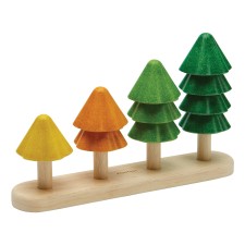 Stapel- und Sortierspiel 'Bäume' von Plan Toys
